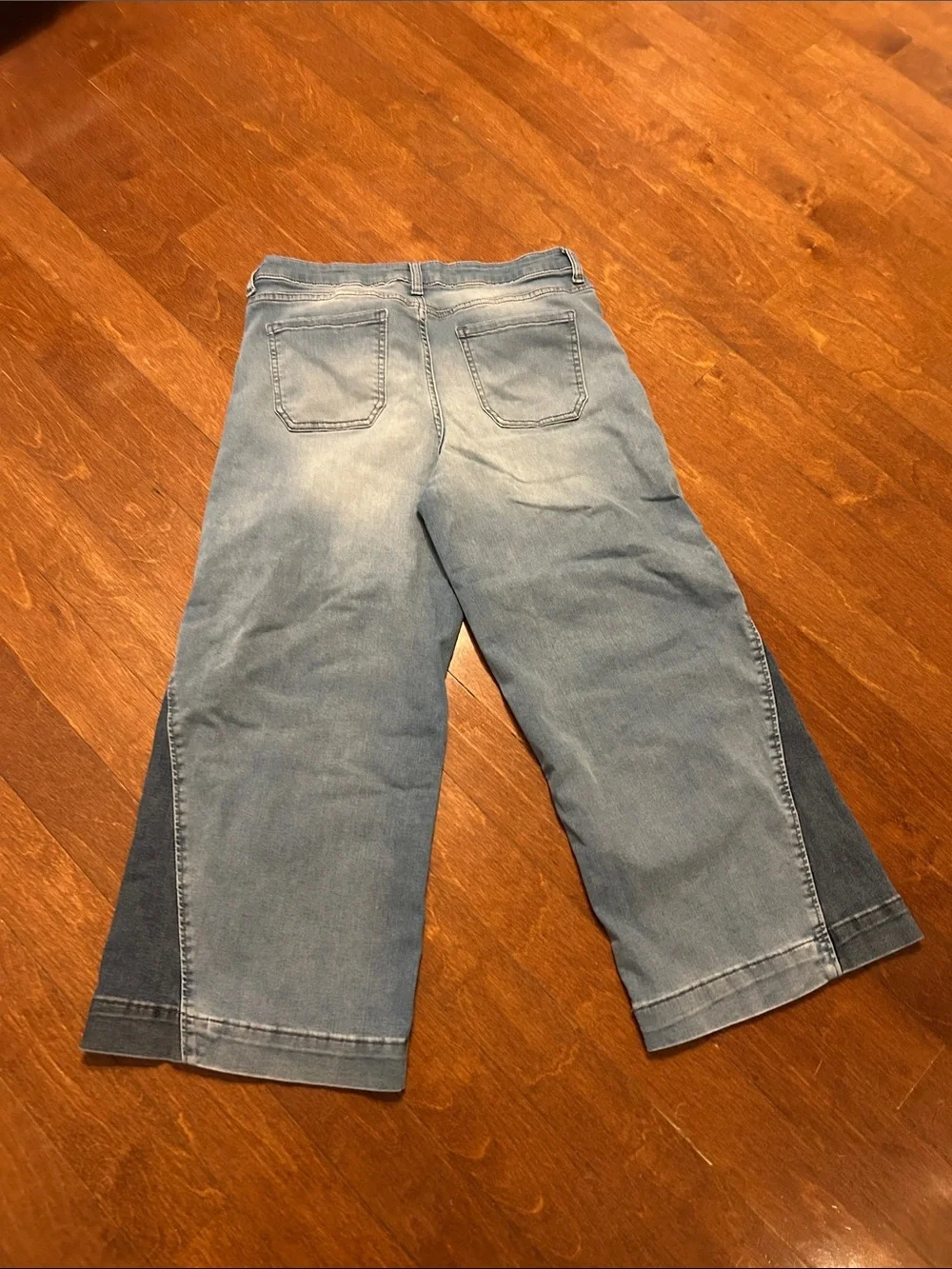 Women’s Two-Tone Light Blue Wide Leg  crop Jeans